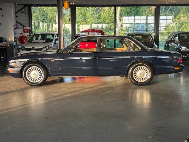 Jaguar Sovereign 3.2 AUT In goede staat, binnen en buiten., Auto's, Oldtimers, Automaat, Elektrische stoelverstelling, Achterwielaandrijving