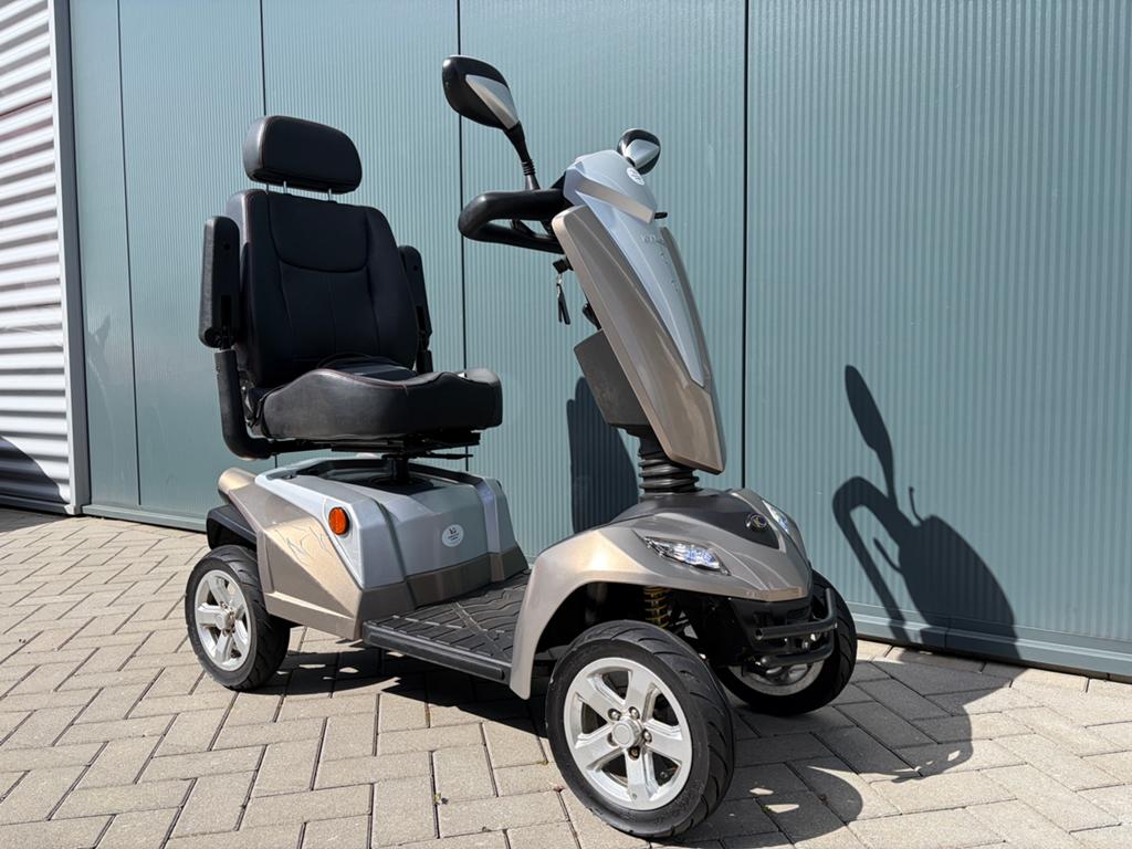 Scootmobiel met gebruikerssporen Kymco Maxer