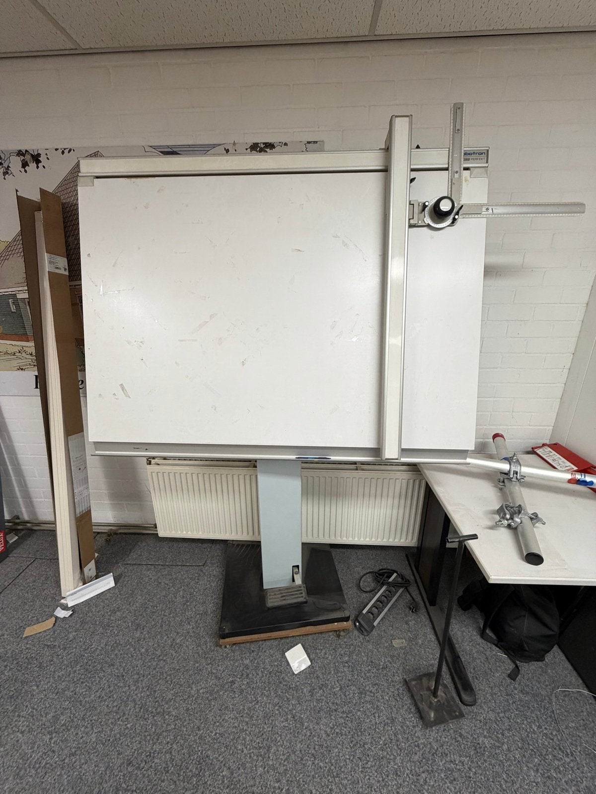 GRATIS Tekentafel met tekensysteem - Gebruikt, Ophalen, Gebruikt, 150 tot 170 cm