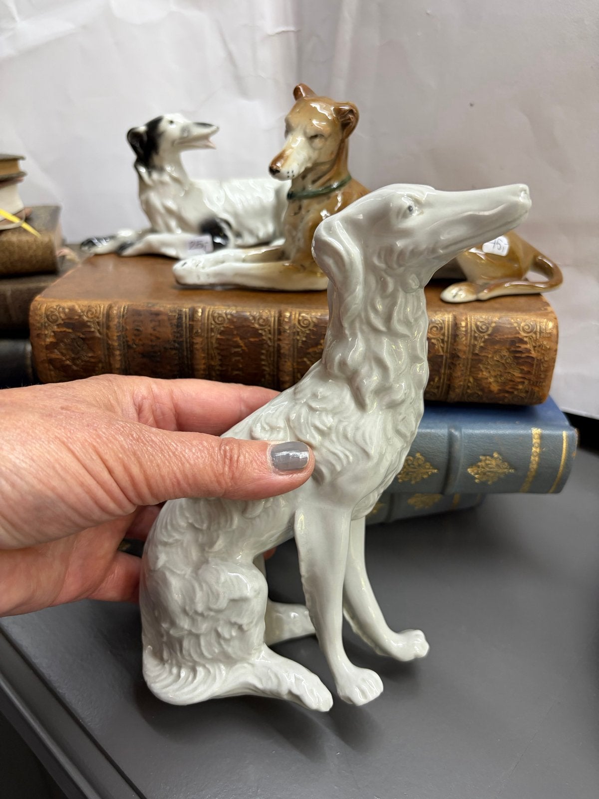 Vintage Porseleinen Windhond Beeldje - Elegant Decor, Antiek en Kunst, Ophalen of Verzenden