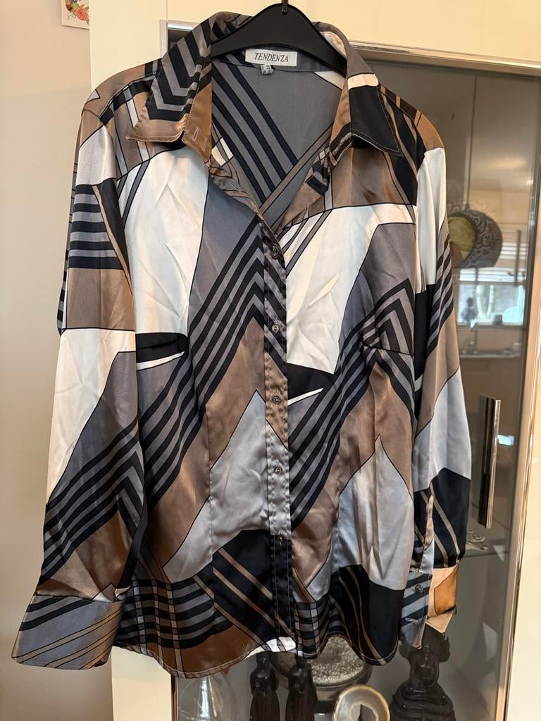 Blouse met geometrisch patroon satijn maat 44 Tendenza, Ophalen of Verzenden, Zo goed als nieuw, Maat 42/44 (L), Overige kleuren