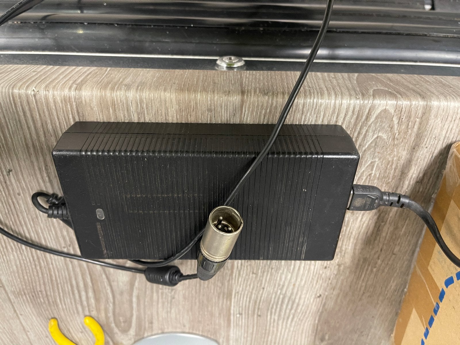 Lader 3 pins ion, Fietsen en Brommers, Ophalen, Gebruikt