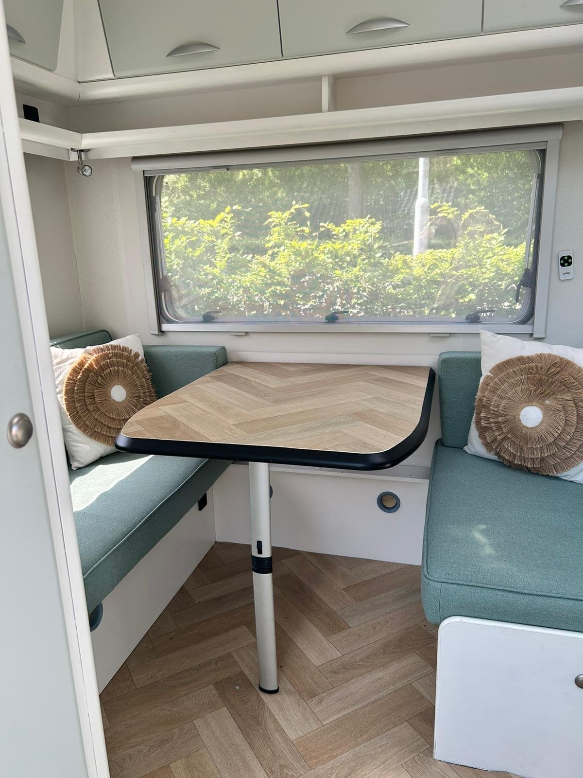 Chateau Calista 390 CT (2005) met voortent, luifel, mover, Caravans en Kamperen, Caravans, Treinzit, Particulier, Luifel, Tot en met 4