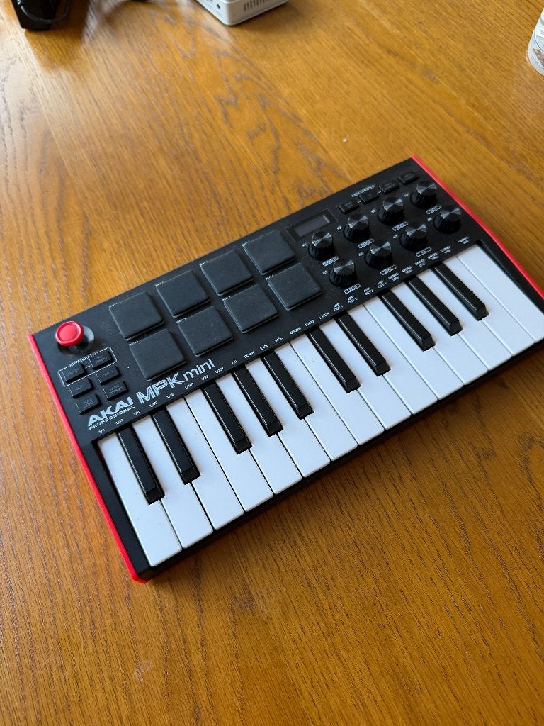 Akai MKP mini, Muziek en Instrumenten, Midi-apparatuur, Ophalen, Zo goed als nieuw