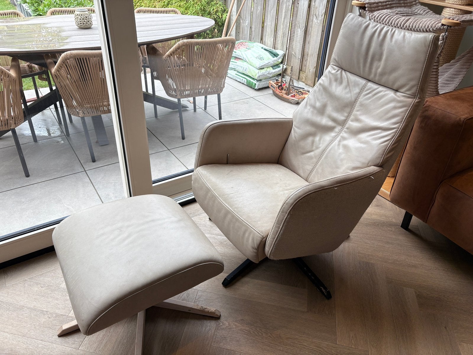 Stoel fauteuil beige (verstelbaar) inclusief kruk poef, Ophalen, Gebruikt, 50 tot 75 cm