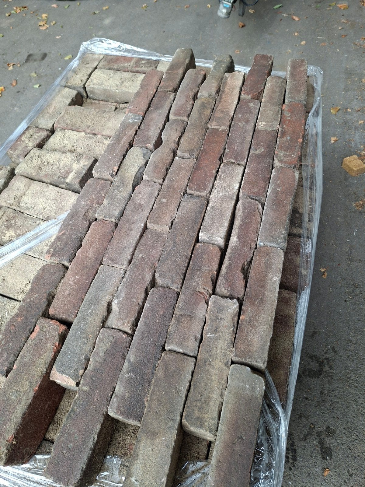oude gebakken waaltjes op pallets 30m2, Ophalen, Gebruikt, Keramiek, Klinkers