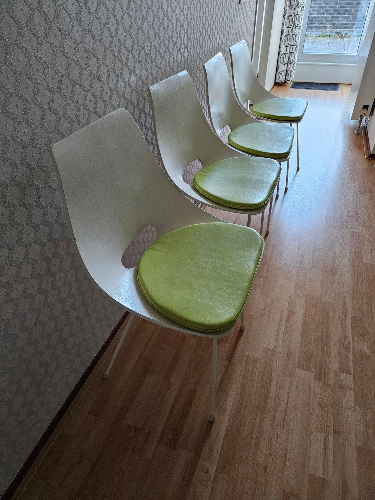 4x originele Tonneau eetkamer stoelen van Pierre Guariche, Ophalen, Gebruikt, Wit, Vier