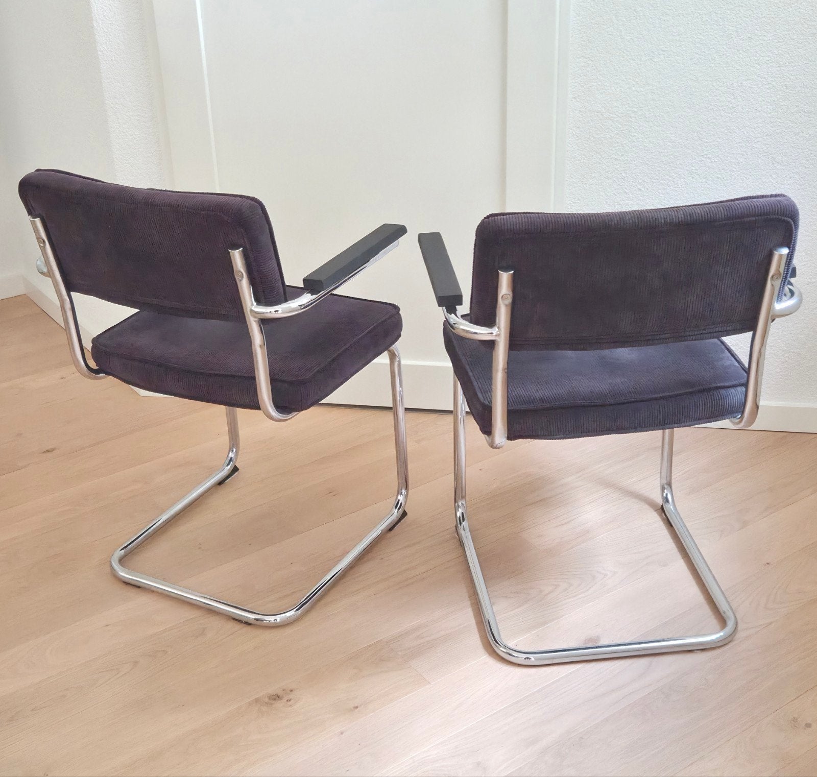 2 stoelen met armleuningen, Huis en Inrichting, Ophalen, Gebruikt, Twee, Zwart
