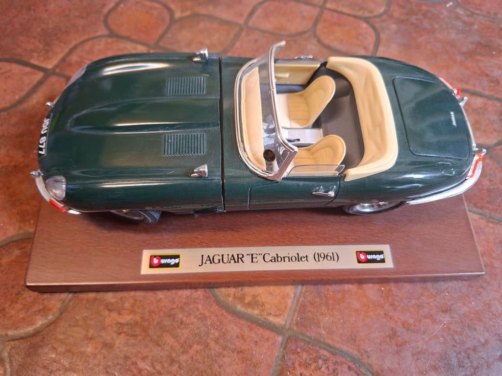 Bburago Jaguar E-Type Cabriolet (1961) - Groen, Hobby en Vrije tijd, Modelauto's | 1:18, Ophalen of Verzenden, Zo goed als nieuw