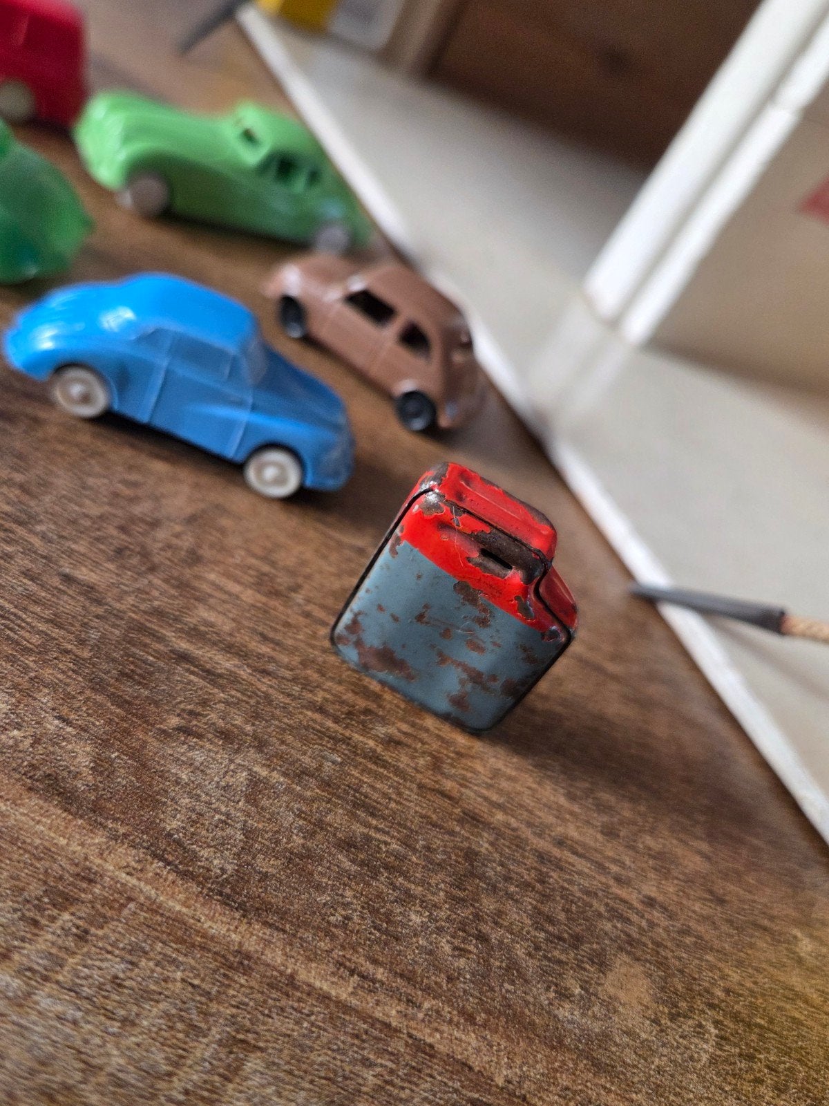 Foto 13 van Vintage Shell X-100 Speelgoedgarage uit 1955 met 6 auto's