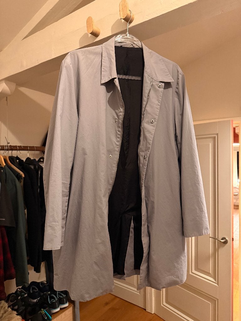 COS trenchcoat lichtgrijs maat L minimalistische lente jas, Ophalen of Verzenden, Gedragen, Maat 42/44 (L), Grijs