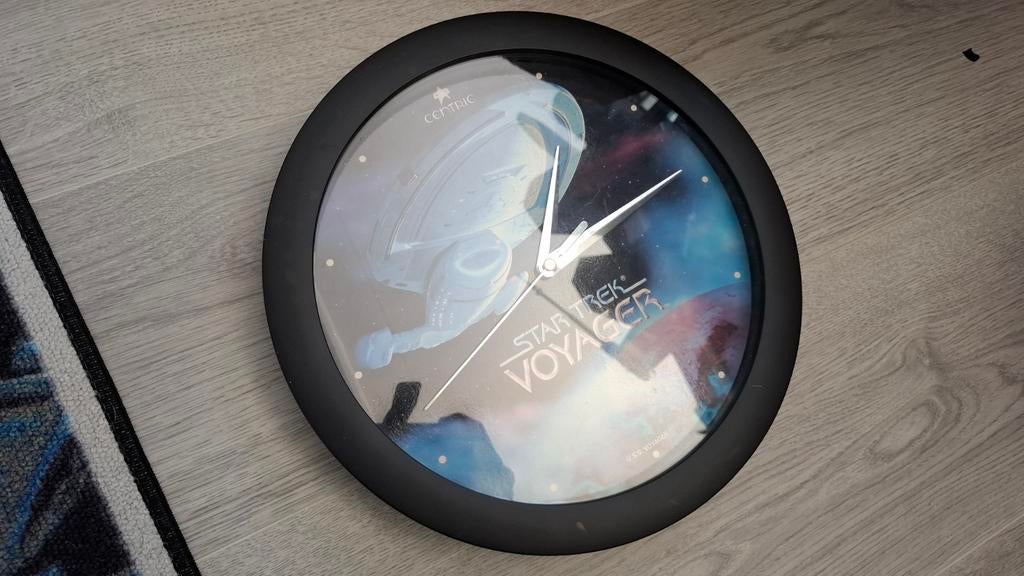 Star Trek: Voyager Wandklok - Centric, Ophalen of Verzenden, Gebruikt, Analoog, Wandklok