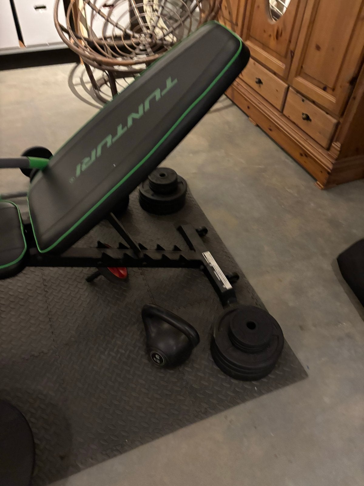 Tunturi Fitnessbank met diverse fitnessaccessoires, Ophalen, Zo goed als nieuw, Benen, Fitnessbank