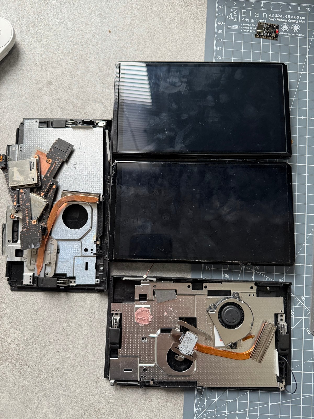 2x Nintendo Switch OLED met defect moederbord (1x nieuw), Ophalen of Verzenden, Niet werkend, Met 2 controllers, Switch OLED