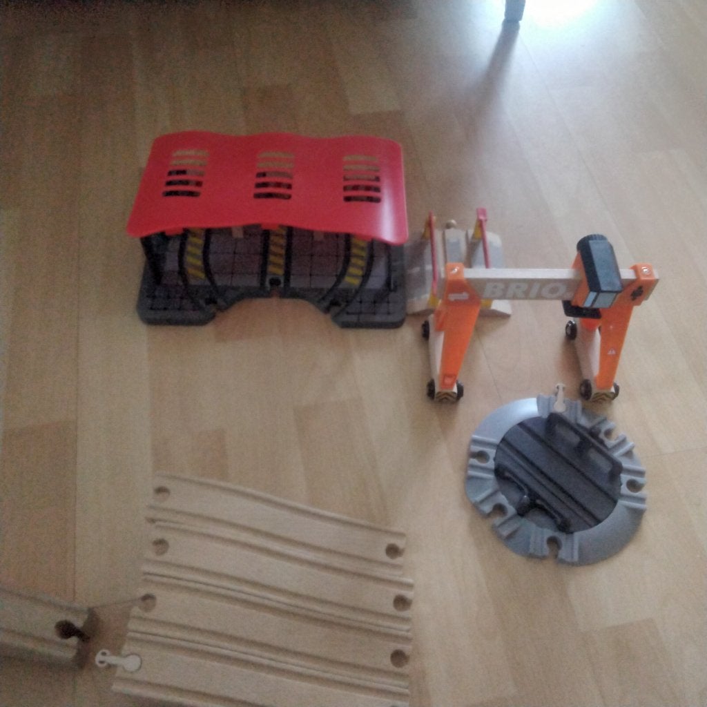 Schatkist vol met model Brio treinbaan, en houten blokken., Ophalen of Verzenden, Zo goed als nieuw