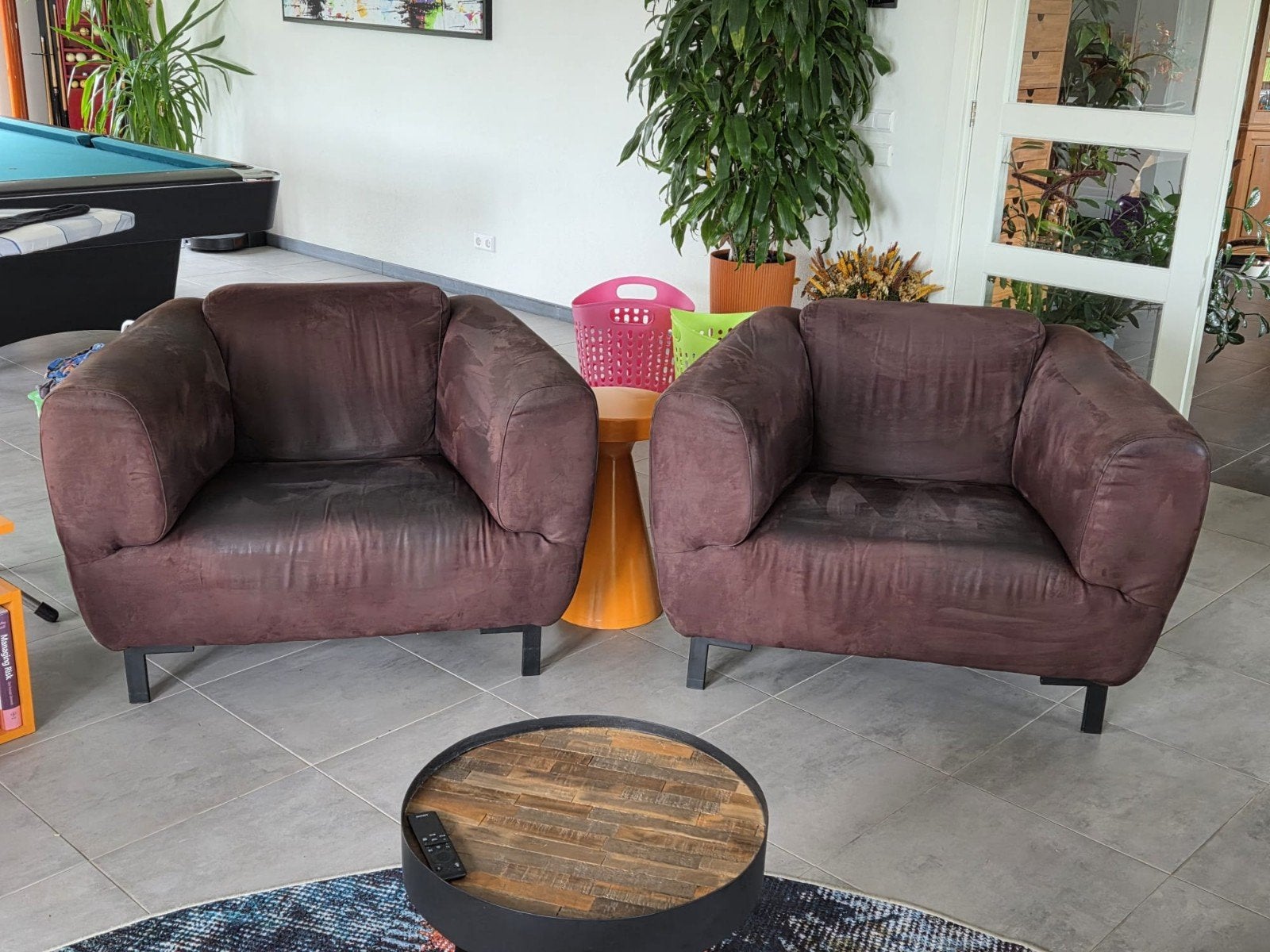 2 x 2.5 zitbank en 1 fauteuil chocoladebruin, Ophalen, Gebruikt, Stof, Design