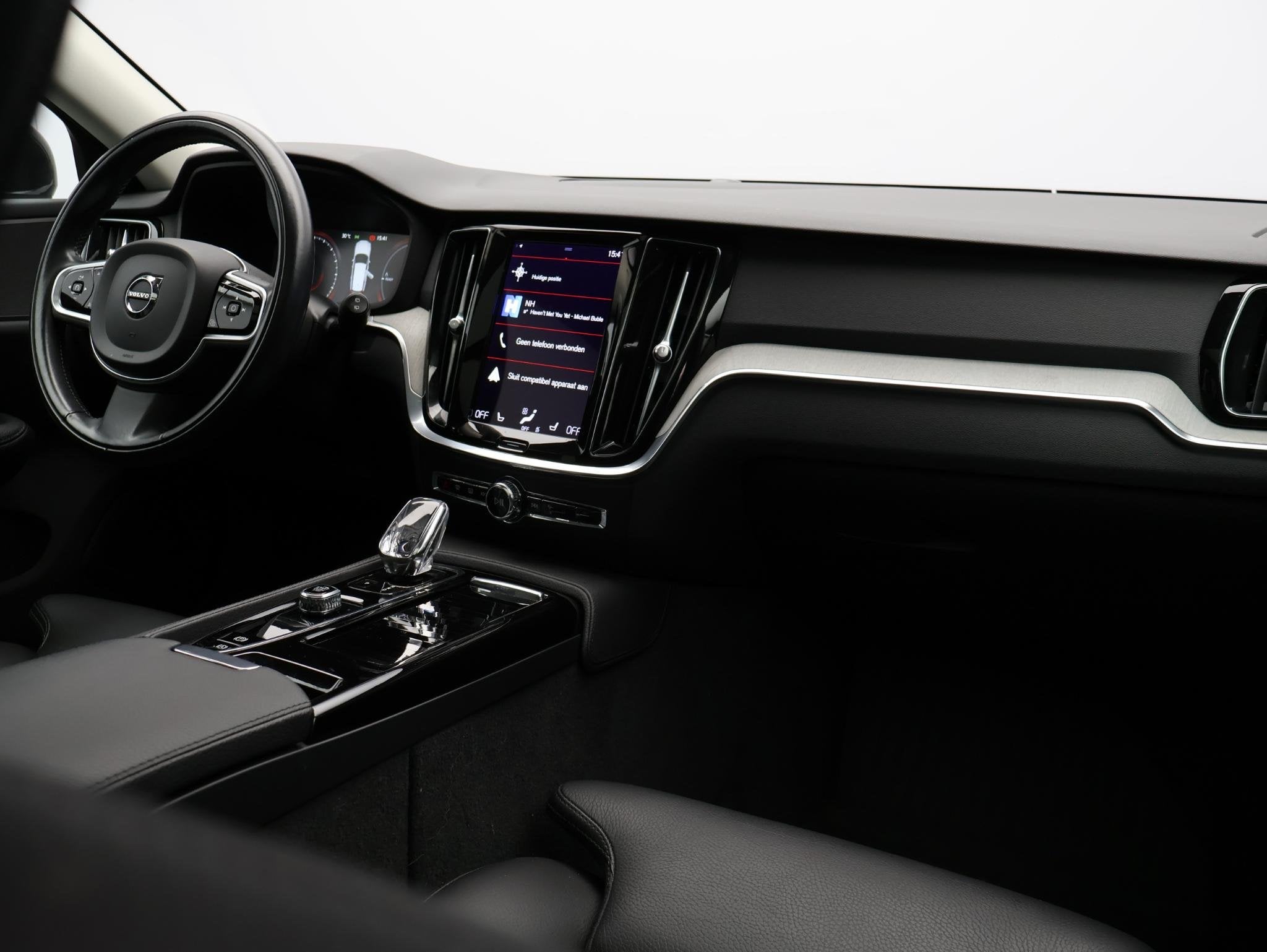 Volvo V60 2.0 T8 Recharge AWD Inscription / Trekhaak / Pan., Auto's, Gebruikt, 4 cilinders, Zwart, Vierwielaandrijving