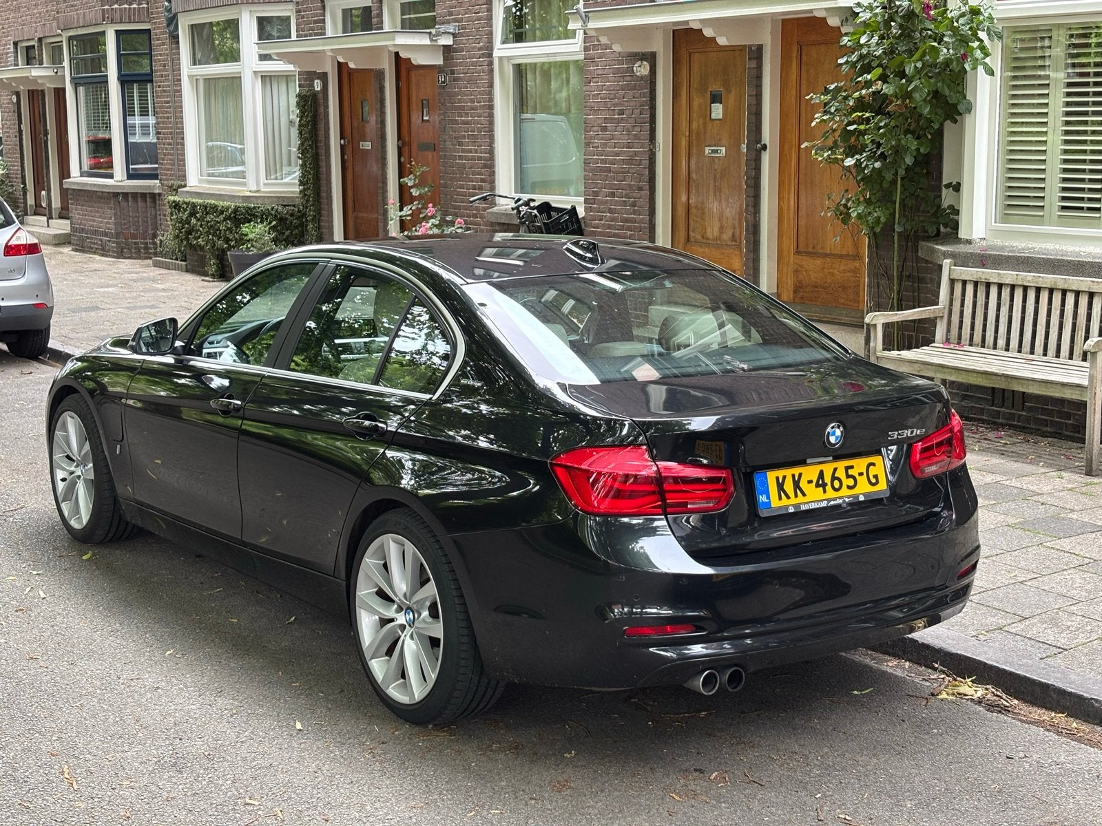 BMW 3-Serie 330e Iperformance 252pk Aut 2016 Zwart, Auto's, BMW, 1998 cc, Achterwielaandrijving, Beige, Zwart