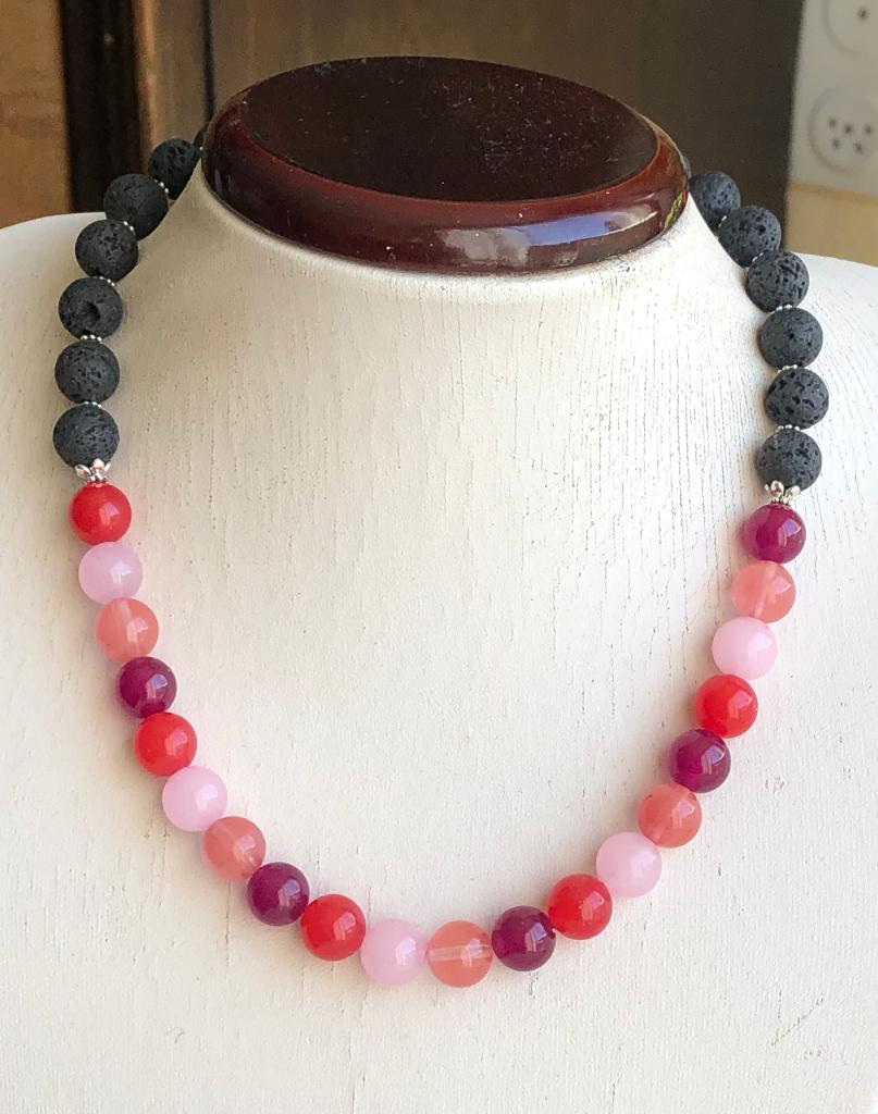 Prachtige ketting, Lava, Rozenkwarts, Cherry kwarts en Jade, Verzenden, Nieuw, Verstelbaar, Steen of Mineraal