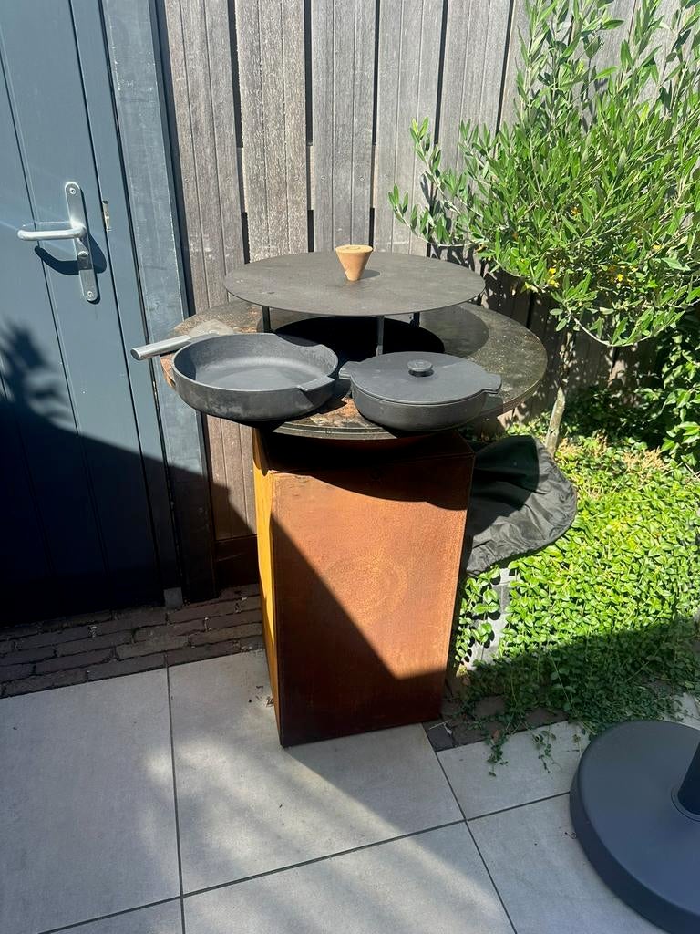 OFYR clasic+ corten 75, Tuin en Terras, Houtskoolbarbecues, Ophalen, Zo goed als nieuw