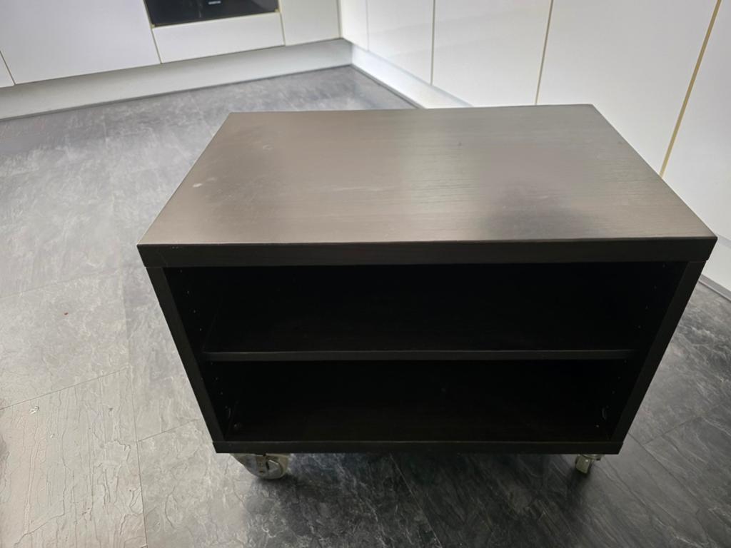 Boekenkastje kleur zwart/donkerbruin op stevige wielen, Ophalen