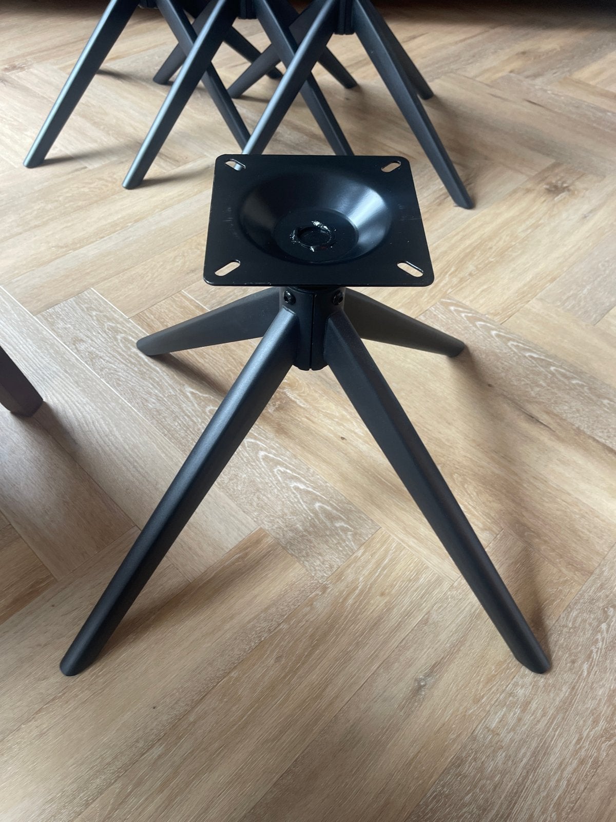 4x Zwarte metalen stoelonderstellen draaibaar, Ophalen, Gebruikt, Zwart, Vier