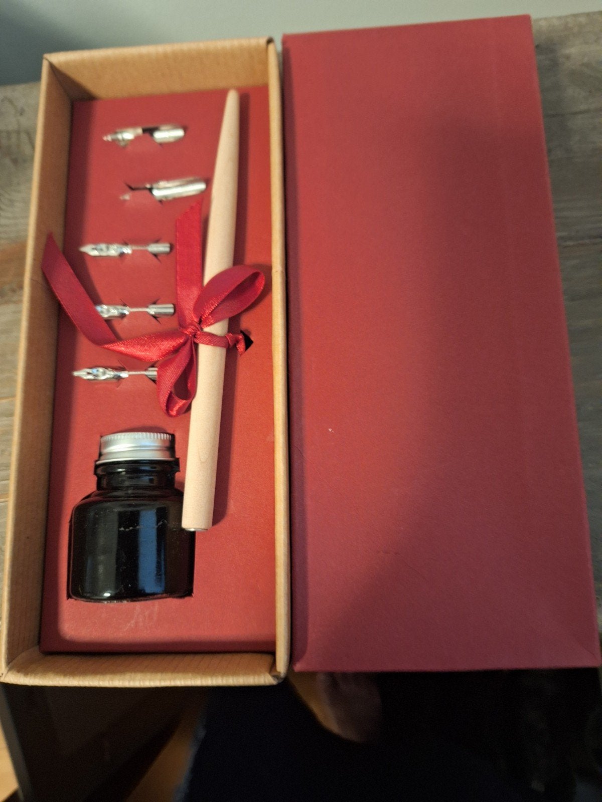 Kaligraveer set, Ophalen