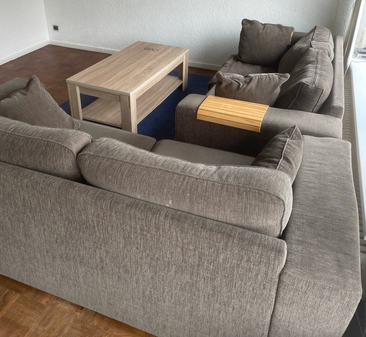 Tweezitsbank (2 stuks) met salontafel en vloerkleed, Ophalen, Gebruikt, Stof, Lounge