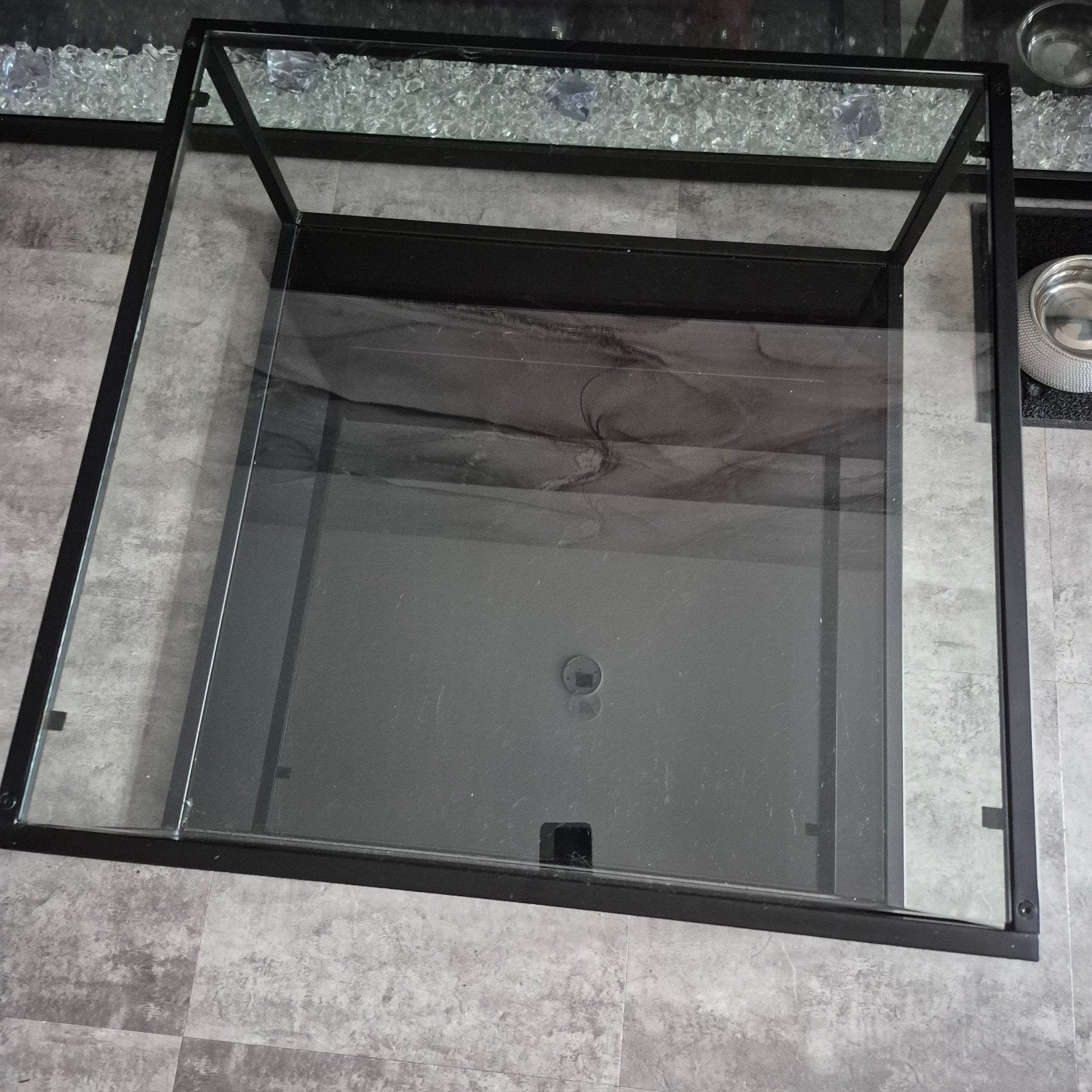 Moderne salontafel 80x80 cm met glas en zwart metaal, Ophalen, Gebruikt, 50 tot 100 cm, Modern, Industrieel