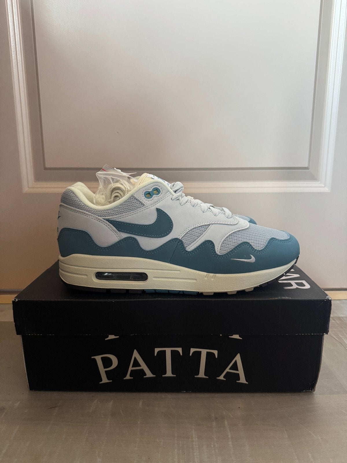 Patta x Nike Air Max 1 " Noise Aqua " 43 / U.S. 9.5, Nieuw, Sneakers of Gympen, Verzenden, Blauw