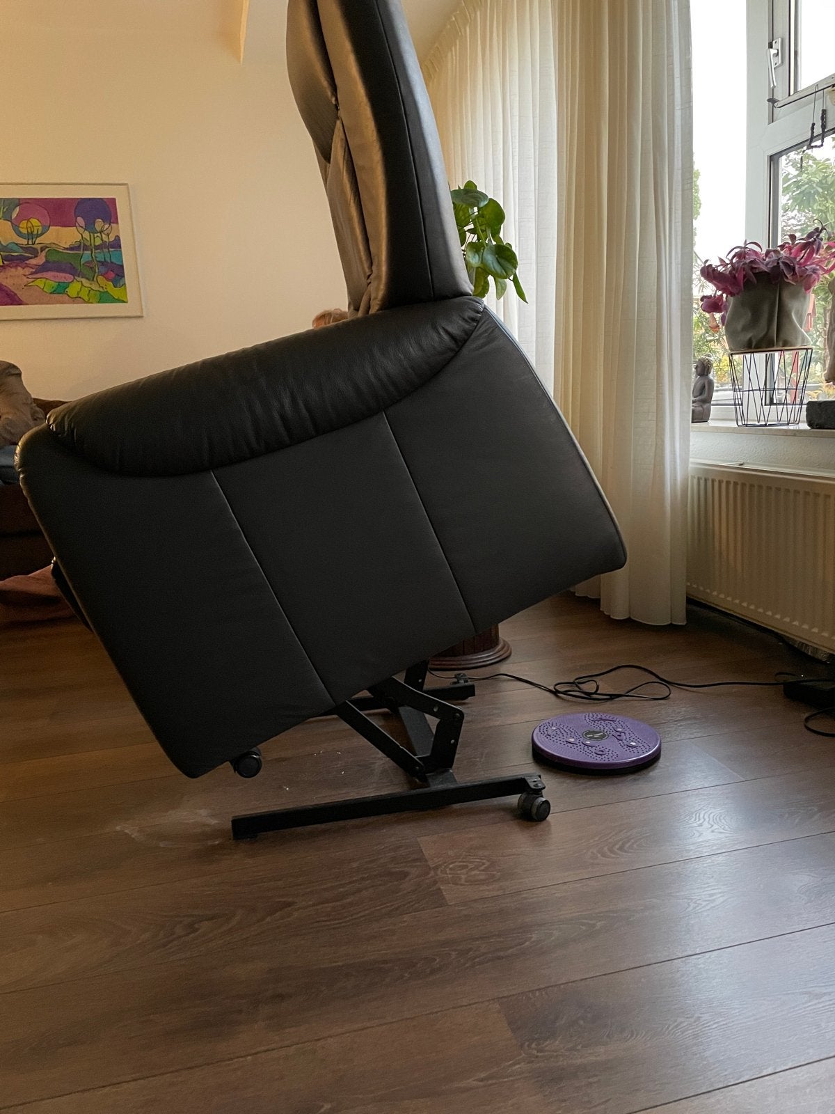 Elektrische leren sta-op stoel, Gebruikt, Bruin, Leer, Ophalen of Verzenden