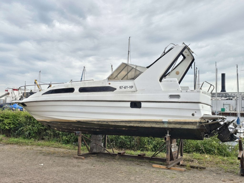 Bayliner 9 meter opknapper 5.7L Bravo III duoprop €3500.-
