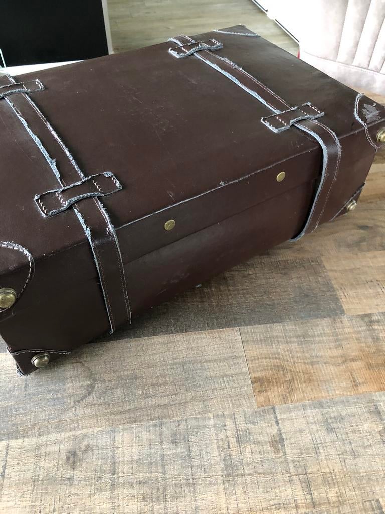 Oude koffers.  Brocante koffers, Ophalen