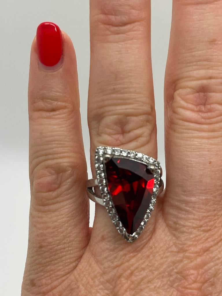 D827 Prachtige zilveren ring rode steen maat 18, Sieraden, Tassen en Uiterlijk, Ringen, 18 tot 19, Ophalen of Verzenden, X, Dame
