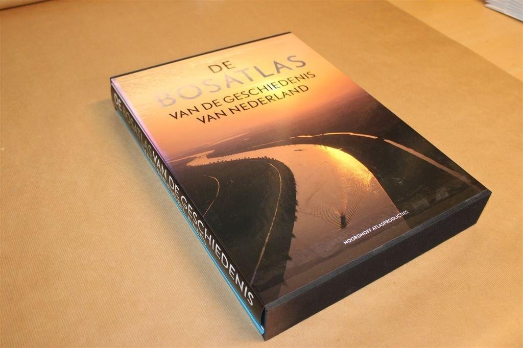 Bosatlas Geschiedenis van Nederland — 576p. Naslagwerk XL, Boeken, Atlassen en Landkaarten, Ophalen of Verzenden, 1800 tot 2000
