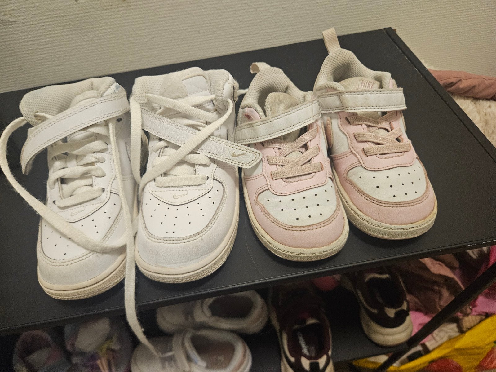Lichtroze en witte Nike schoentjes maat 23 en 24, Ophalen of Verzenden