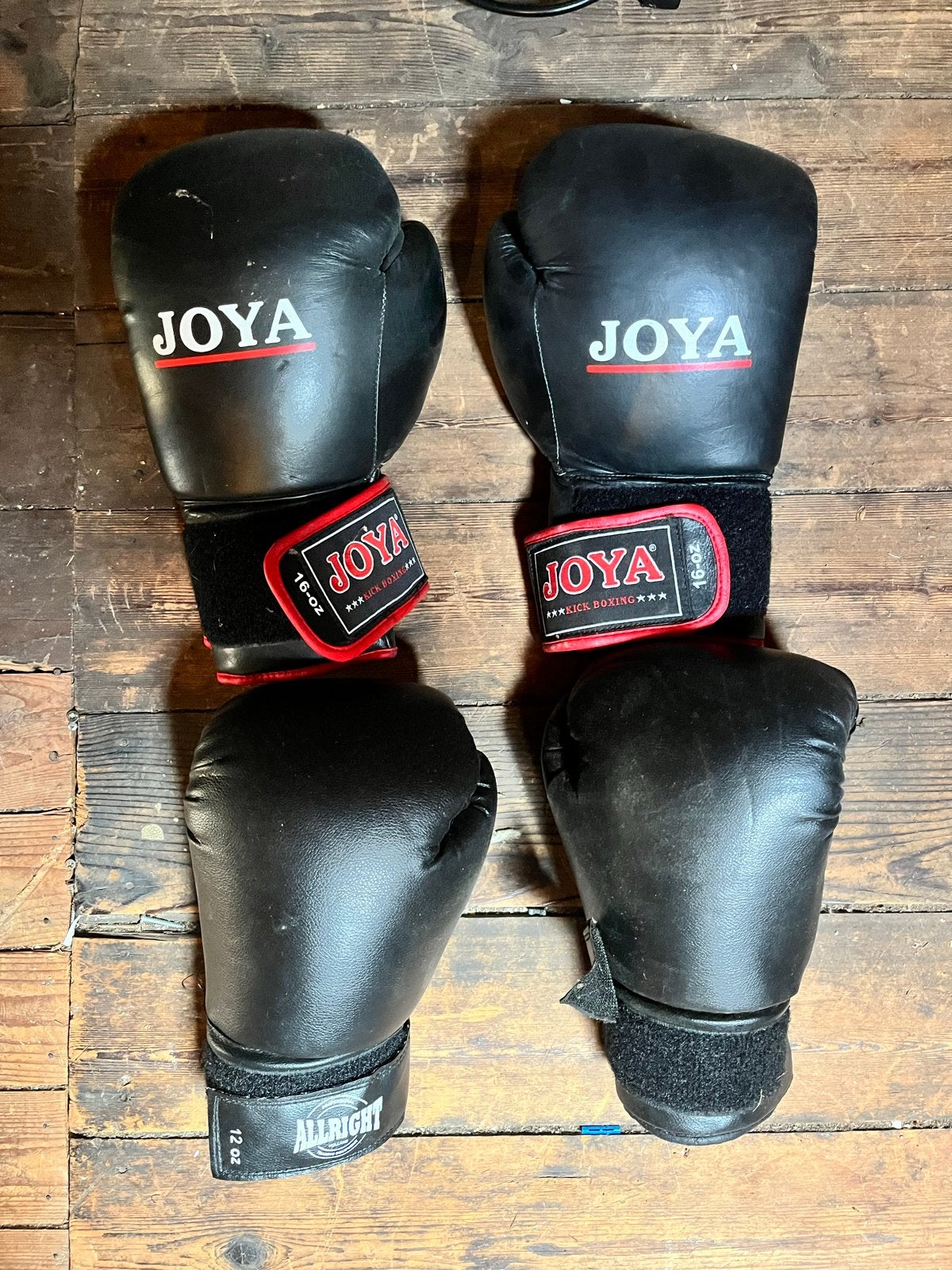 Bokshandschoenen - Joya (16 oz) en Allright (12 oz), Ophalen, Gebruikt, Bokshandschoenen