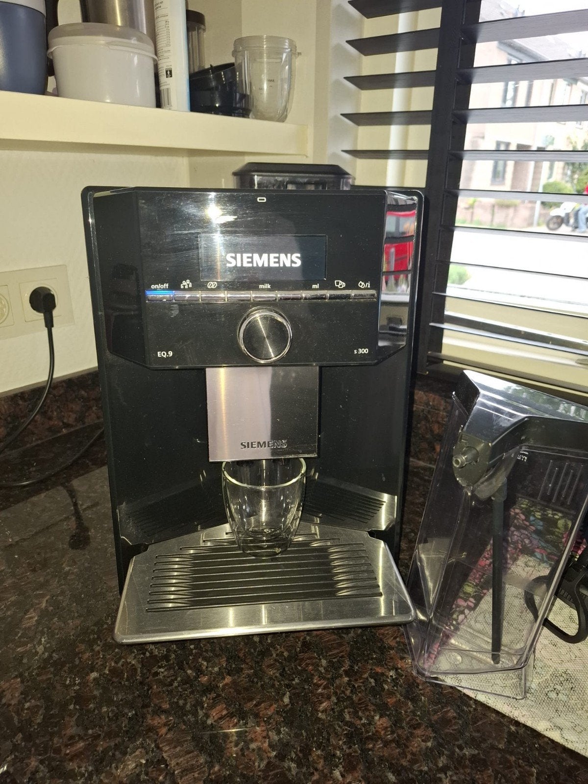 SIEMENS EQ9 S300 OPHALEN IN PIJNACKER, Ophalen, Koffiemachine