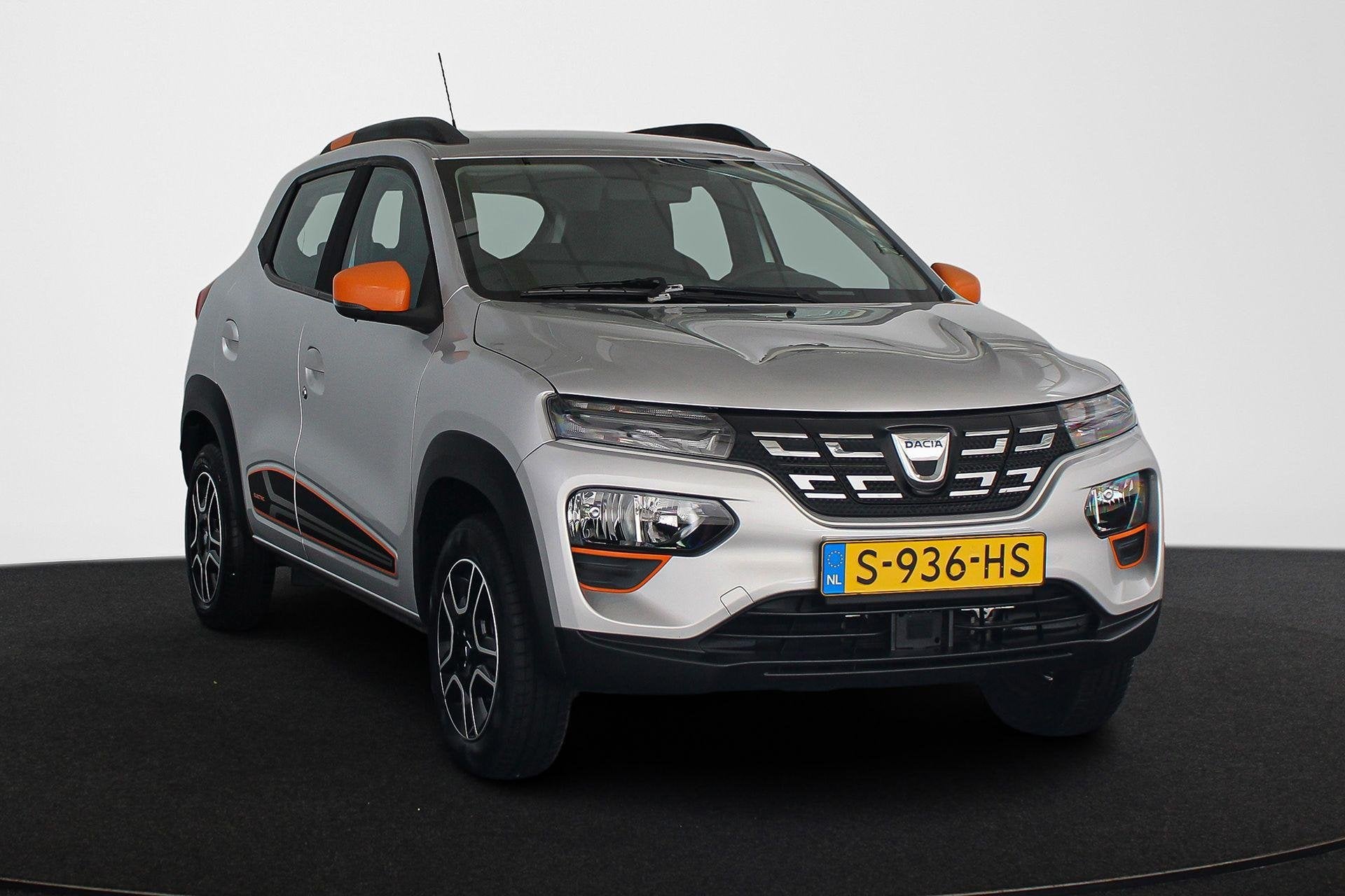 Dacia Spring Comfort Plus 27 kWh Apple CarPlay Achteruitrijc, Gebruikt, Leder en Stof, Zilver of Grijs, Te koop