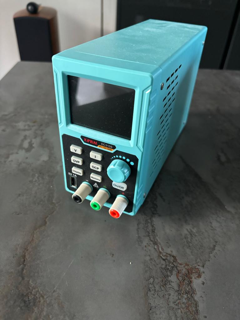 KIPRIM DC310S DC Voeding - 30V/10A/300W, Ophalen of Verzenden, Zo goed als nieuw, Elektriciteit