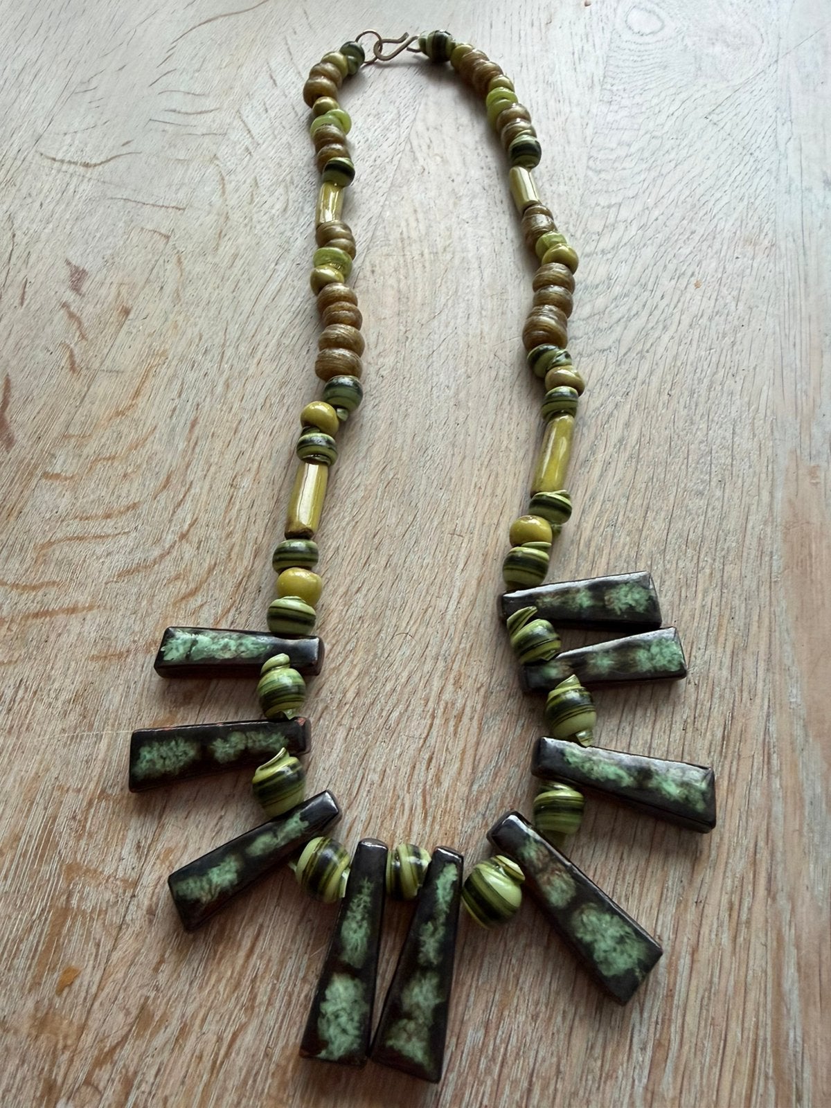 Ketting met keramiek en afrikaanse glaskralen, Ophalen of Verzenden, Zo goed als nieuw, Overige materialen