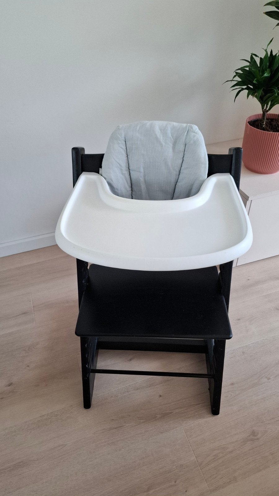 Complete set Stokke tripp trapp met o.a. baby- en newbornset, Ophalen, Gebruikt, Meegroeistoel, Afneembaar eetblad