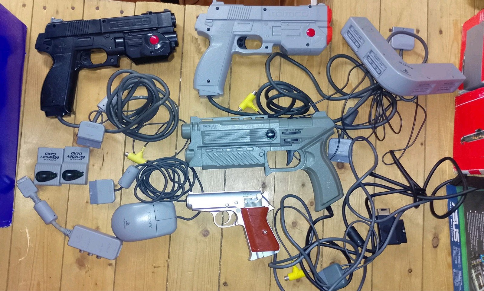 PlayStation 1 accessoires: Lightguns, muis, memory cards, Ophalen, Gebruikt, Met 3 controllers of meer, Met geheugenkaart