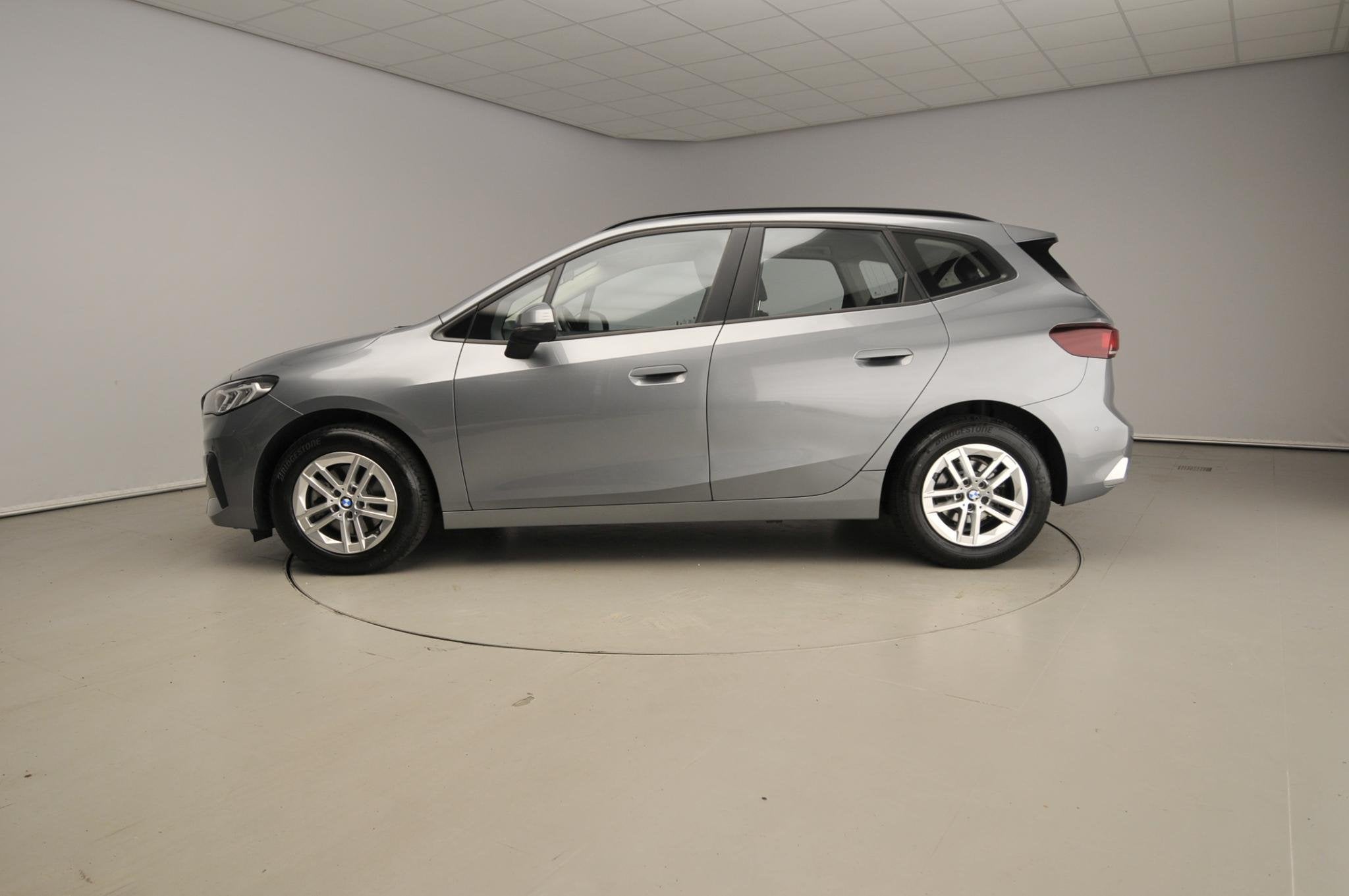 BMW 2 Serie Active Tourer 218i | LED | Navigatie | Trekhaak, Auto's, Gebruikt, Euro 6, Parkeersensor, 1445 kg