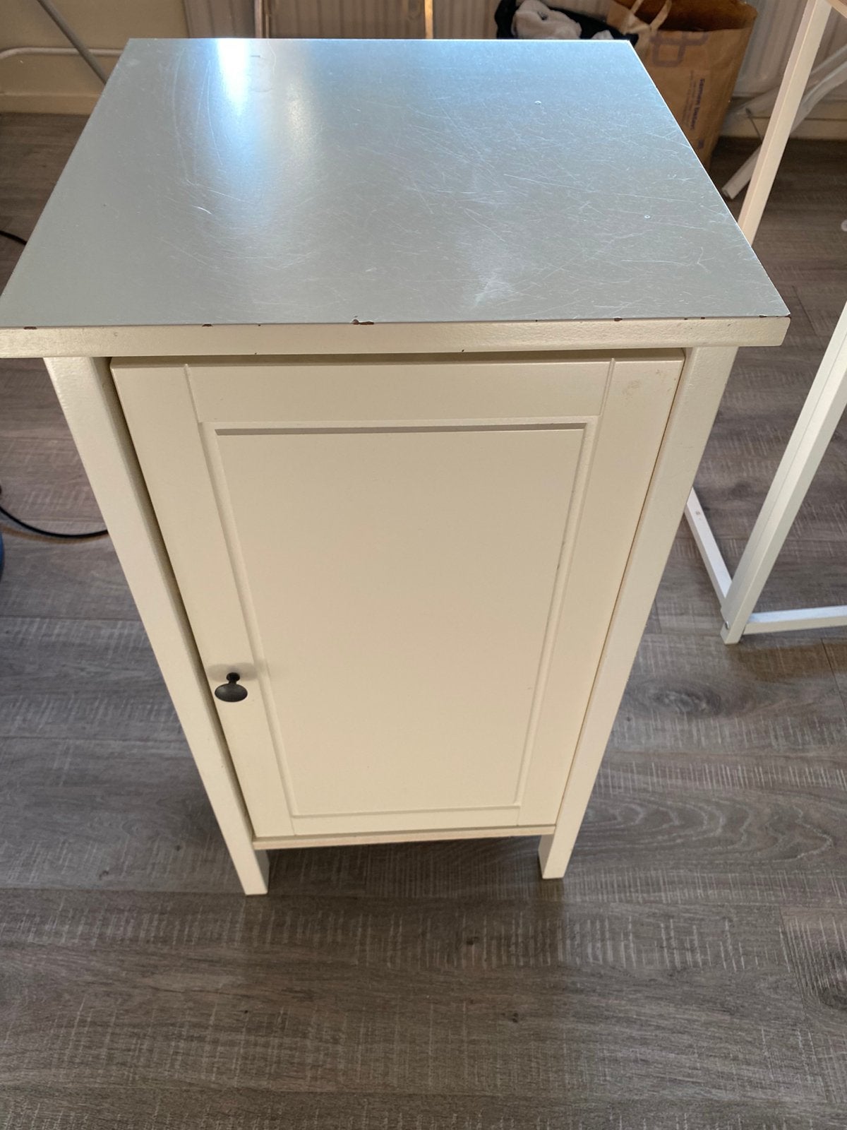 Nachtkastje, Huis en Inrichting, Slaapkamer | Nachtkastjes, Ophalen, Zo goed als nieuw, Minder dan 45 cm, 55 tot 70 cm