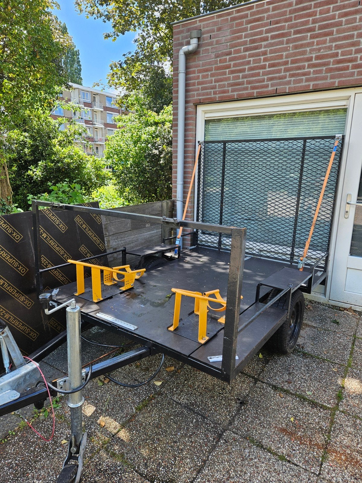 Motor aanhanger geremd 1000Kg met oprijplaat en spanbanden, Ophalen, Gebruikt