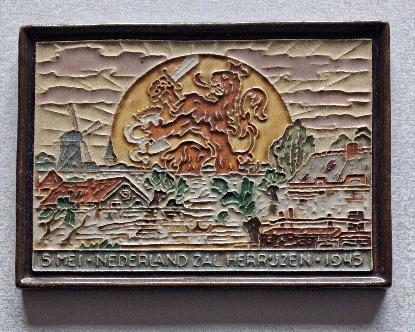 PORSELYNE FLES. Cloissoné tegel. "Nederland zal herrijzen"., Antiek en Kunst, Ophalen