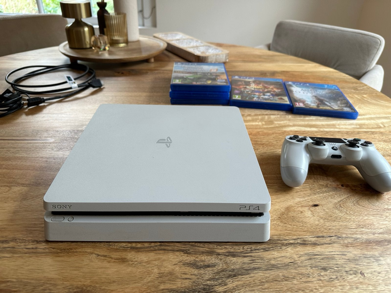 PlayStation 4 Slim 500GB Wit met Controller en Games, Spelcomputers en Games, Ophalen, Zo goed als nieuw, Met 1 controller, Slim