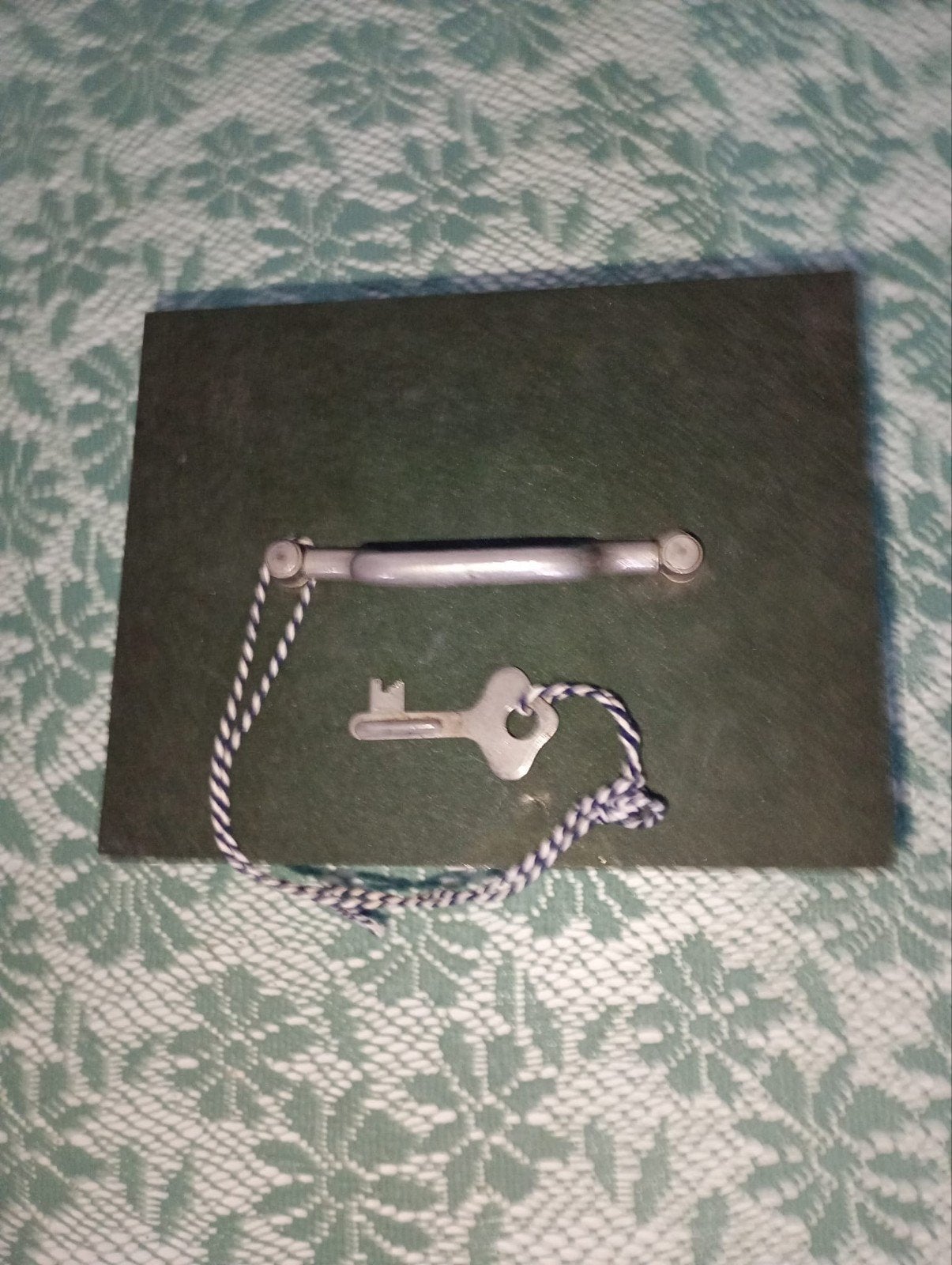 Vintage metalen geldkistje met sleutel, Ophalen of Verzenden
