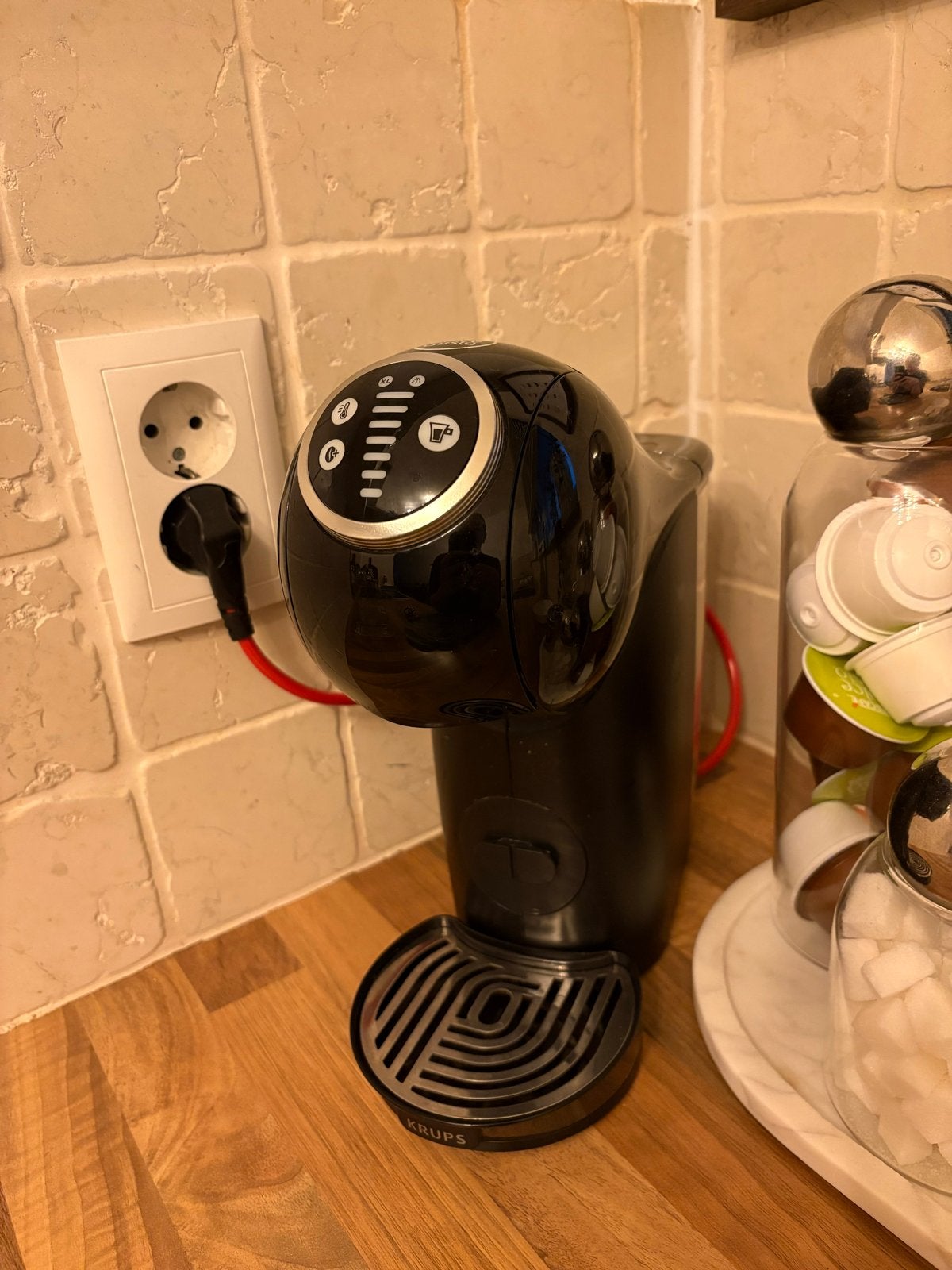 Nescafé Dolce Gusto Genio S Plus koffiezetapparaat, Koffiepads en cups, Koffiemachine, Ophalen of Verzenden, Zo goed als nieuw